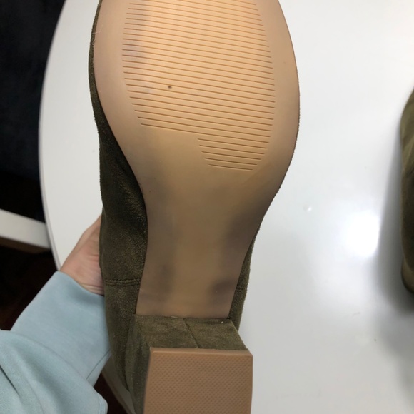 Steve Madden suede ankle boots with back zipper - Picture 4 of 5